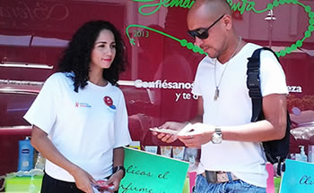 Don Lolo en campaña contra el sida, semana santa 2013