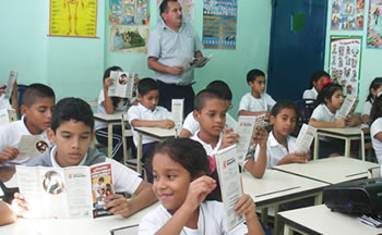 Escolares se benefician de StopVIH