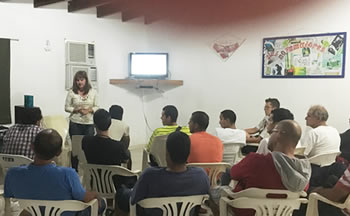 Cine foro en Hogares Claret