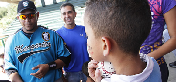 Niños con VIH de la isla de Margarita disfrutaron de un rato ameno con Bravos de Margarita antes de regresar a clases